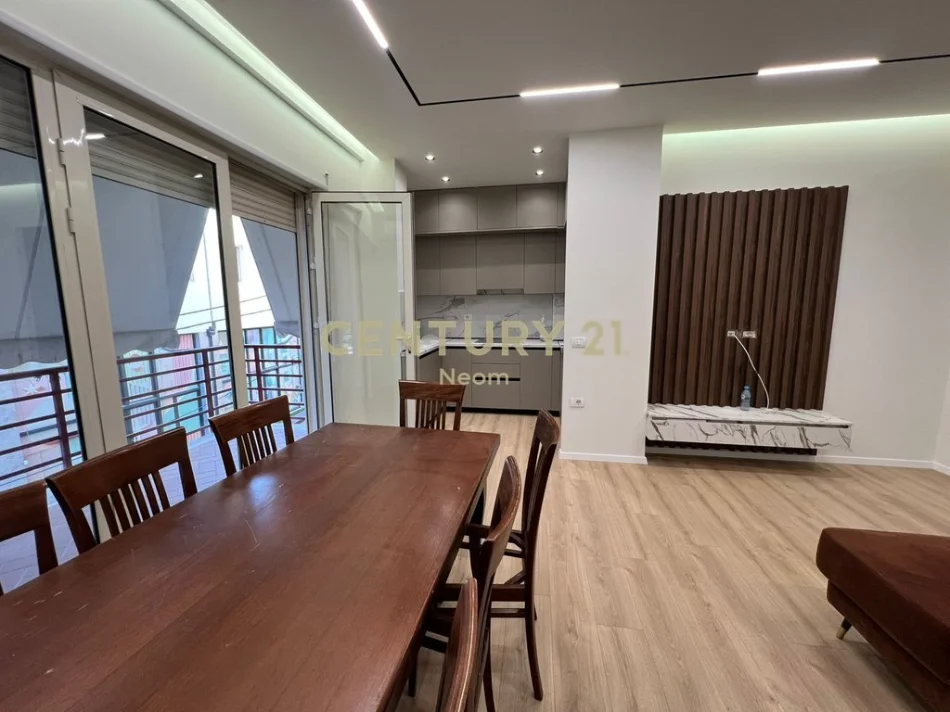 Tirane, shitet apartament 3+1+Ballkon Kati 1, 126 m² 275.000 € (liqeni i thate)