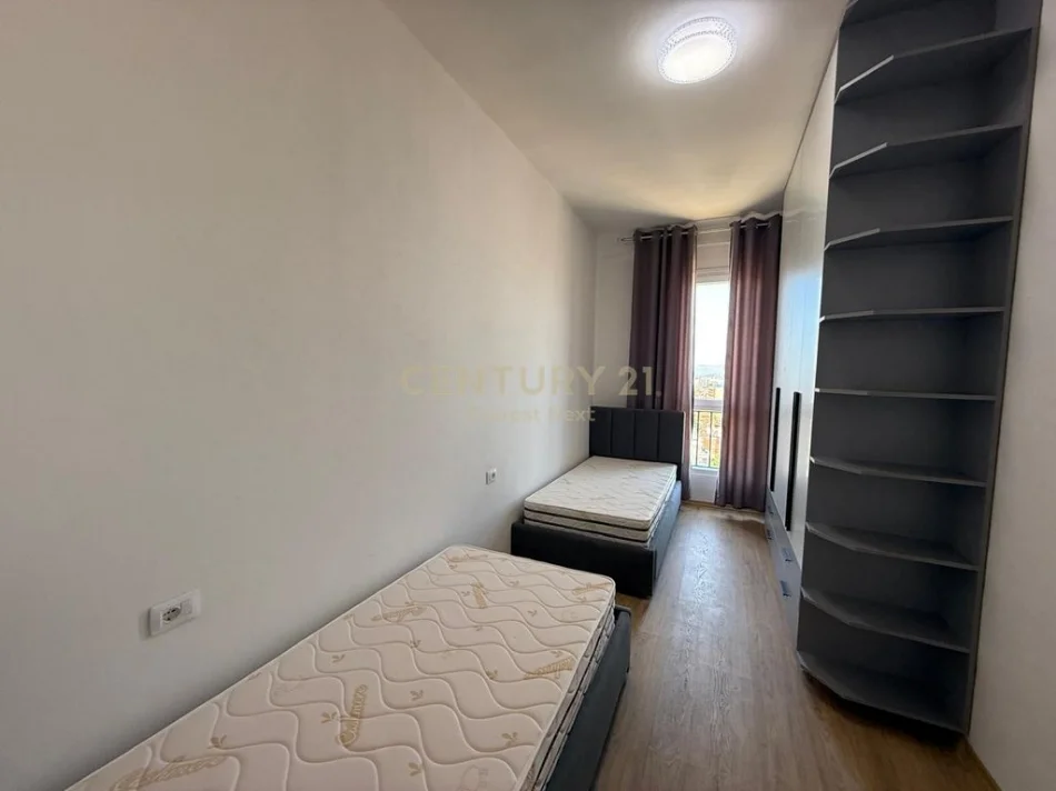 Tirane, jepet me qera apartament 2+1+Ballkon Kati 9, 80 m² 700 € (Rruga 5 Maji)