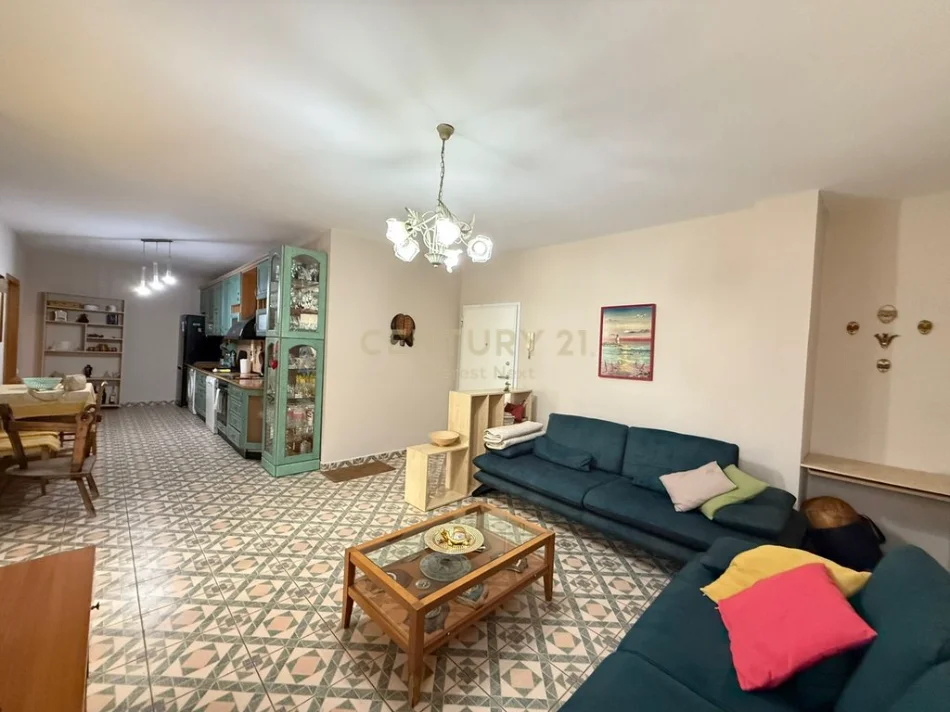 Tirane, jepet me qera apartament 2+1 Kati 6, 115 m² 690 € 