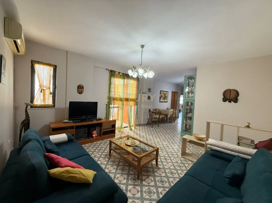 Tirane, jepet me qera apartament 2+1 Kati 6, 115 m² 690 € 