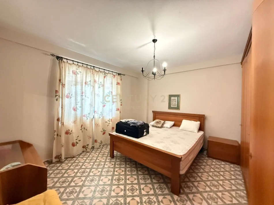 Tirane, jepet me qera apartament 2+1 Kati 6, 115 m² 690 € 
