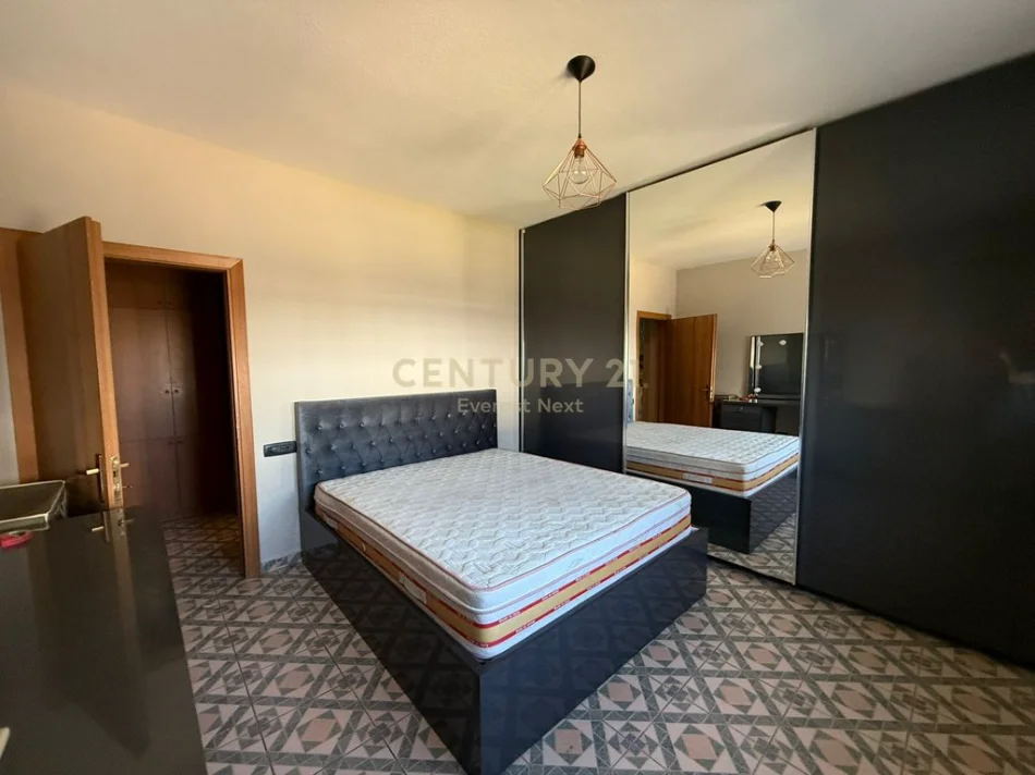Tirane, jepet me qera apartament 2+1 Kati 6, 115 m² 690 € 