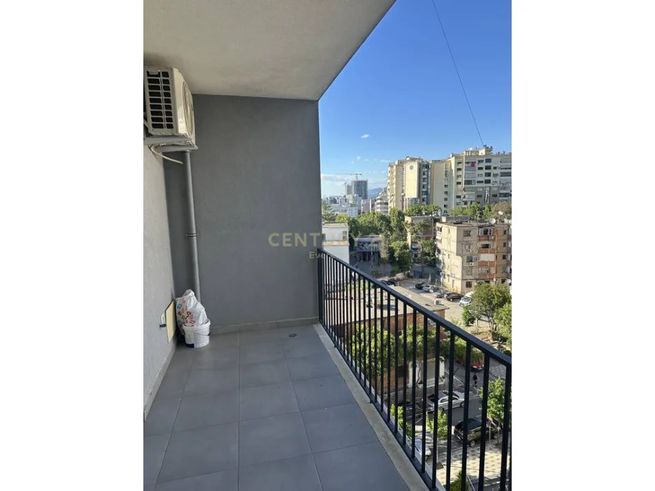 Jepet me qera apartament 1+1+Ballkon Kati 5, 65 m² 650 € (Bulevardi ZOGU I, Tirane)