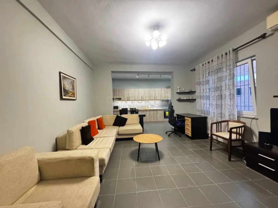 Tirane, jepet me qera apartament 1+1 Kati 1, 80 m² 550 € 