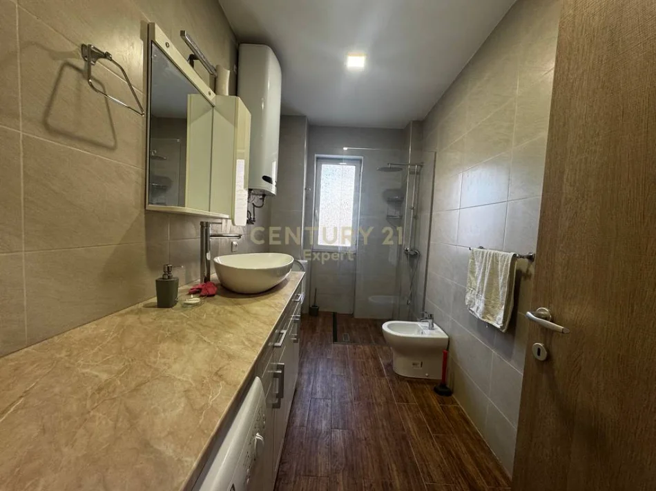 Tirane, jepet me qera apartament 1+1 Kati 1, 80 m² 550 € 
