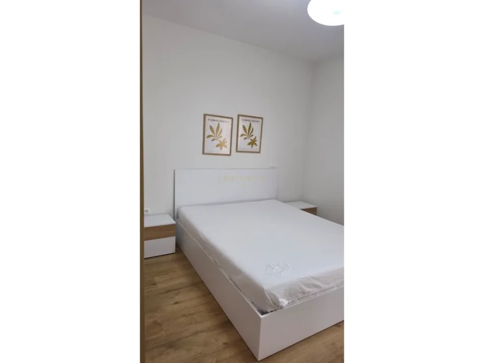 Tirane, jepet me qera apartament 3+1 Kati 4, 110 m² 1.200 € 
