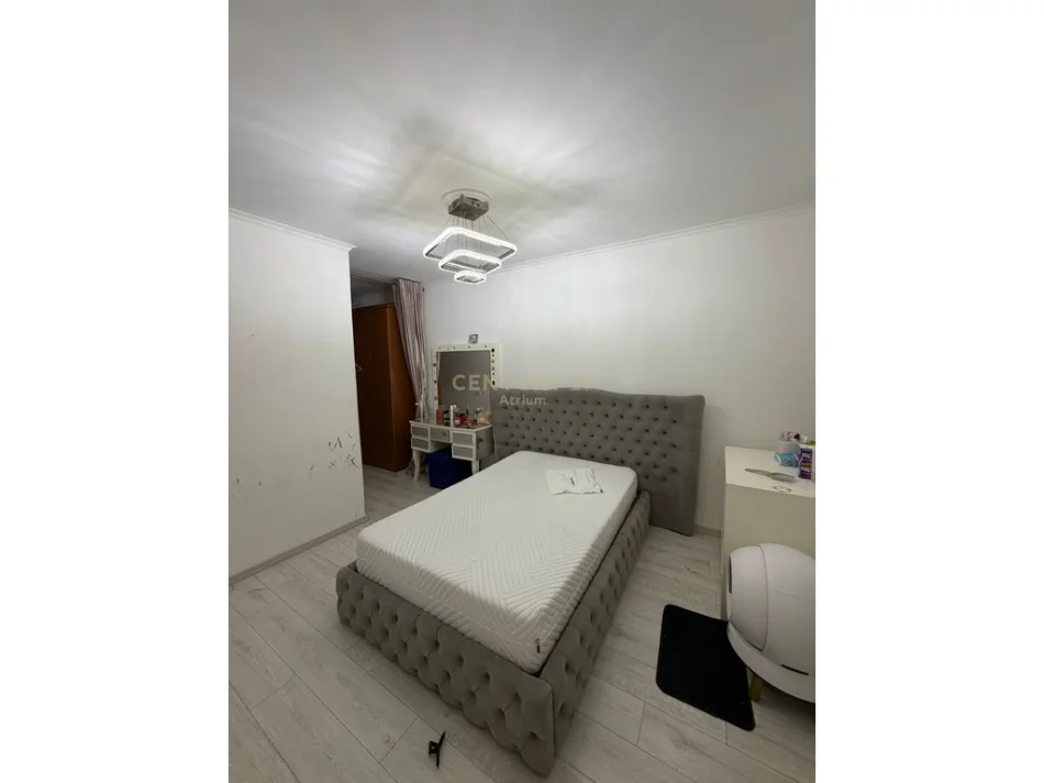 Tirane, shitet apartament 3+1 Kati 2, 120 m² 360.000 € (komuna e parisit)