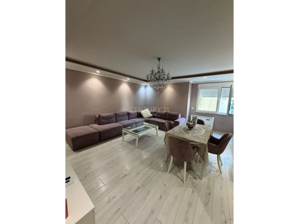 Tirane, shitet apartament 3+1 Kati 2, 120 m² 360.000 € (komuna e parisit)
