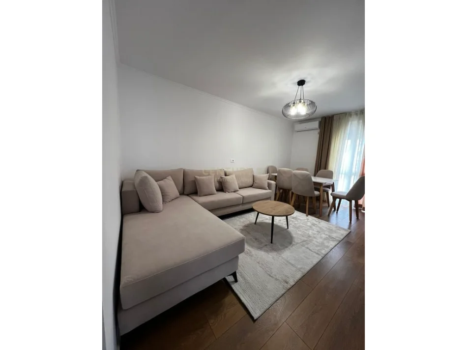 Tirane, jepet me qera apartament 2+1 Kati 4, 77 m² 700 € 