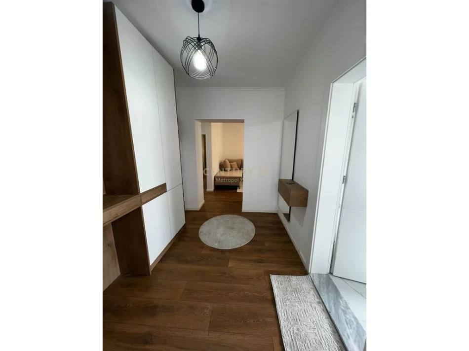 Tirane, jepet me qera apartament 2+1 Kati 4, 77 m² 700 € 