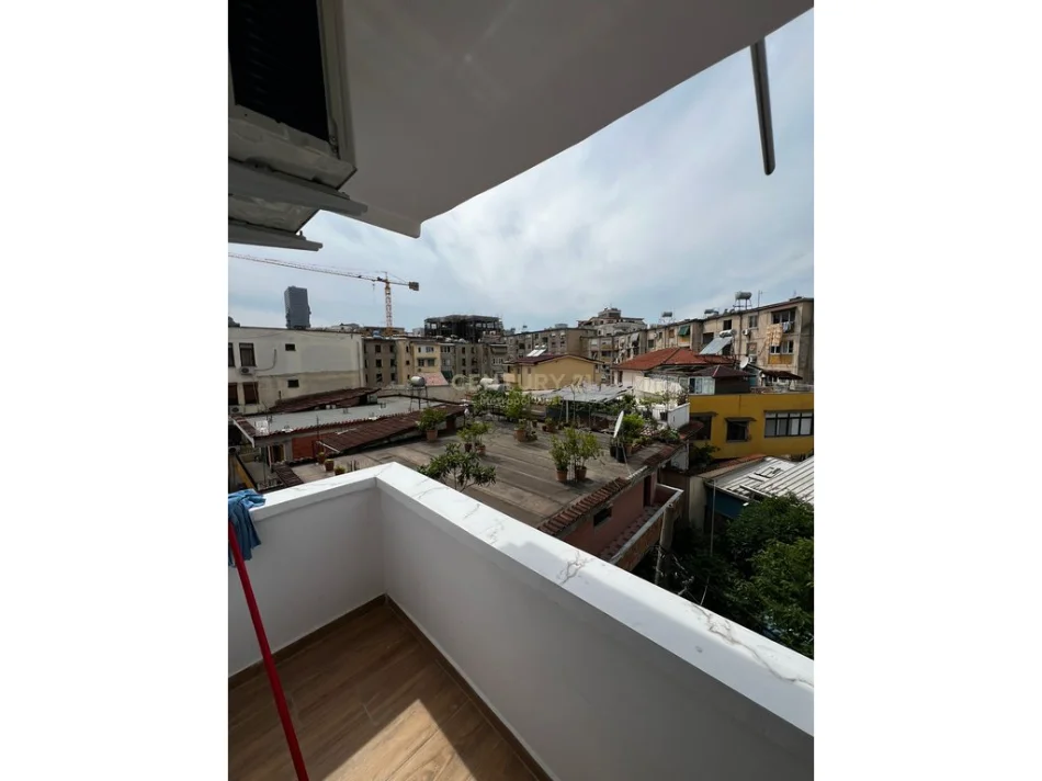 Tirane, jepet me qera apartament 2+1 Kati 4, 77 m² 700 € 