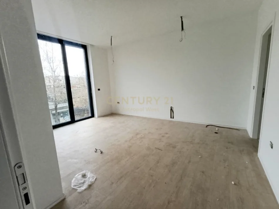 Ambient me qira për Klinikë, Golden Gate 160 m² 1.700 € (Rruga Ali Demi)