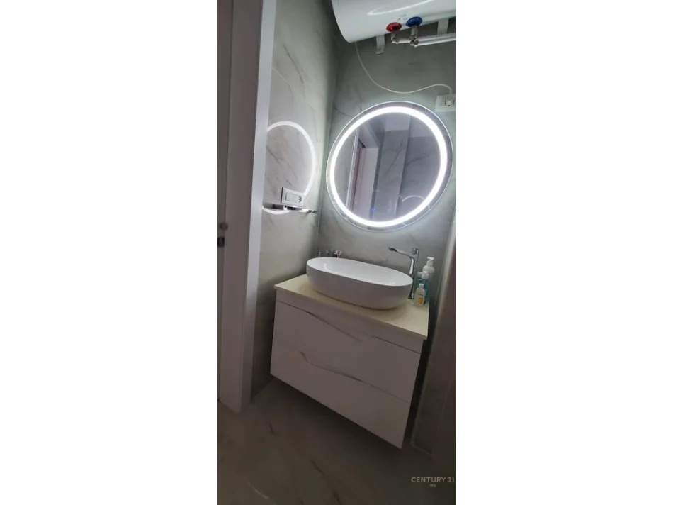Tirane, shitet apartament 1+1 Kati 5, 61 m² 170.000 € 