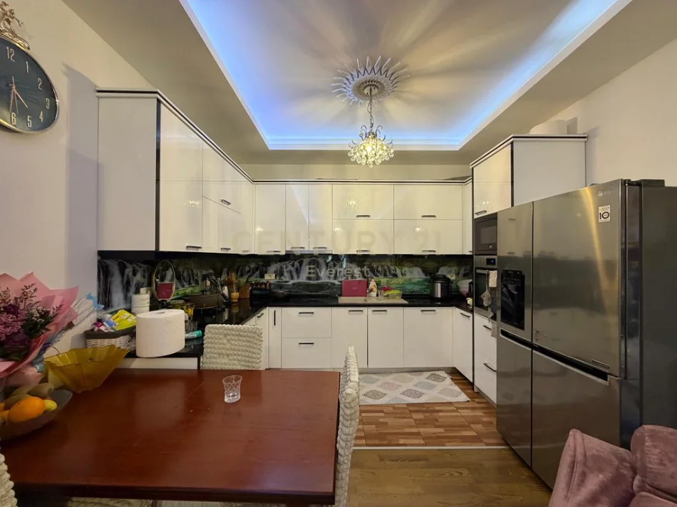 Tirane, shitet apartament 2+1 Kati 1, 106 m² 220.000 € (5 maji)