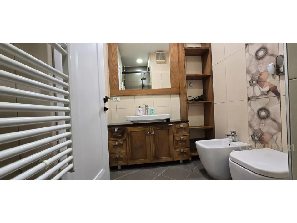 Tirane, shitet apartament 3+1 Kati 1, 107 m² 260.000 € 