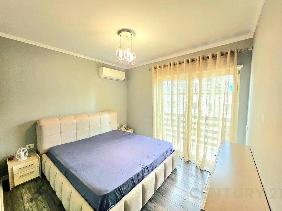 Tirane, jepet me qera apartament 2+1+Ballkon Kati 4, 126 m² 1.200 € (rruga e barrikadave)
