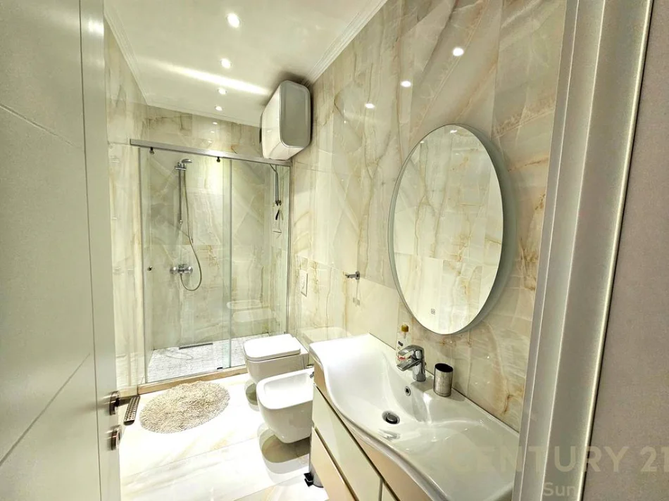 Tirane, jepet me qera apartament 2+1+Ballkon Kati 4, 126 m² 1.200 € (rruga e barrikadave)