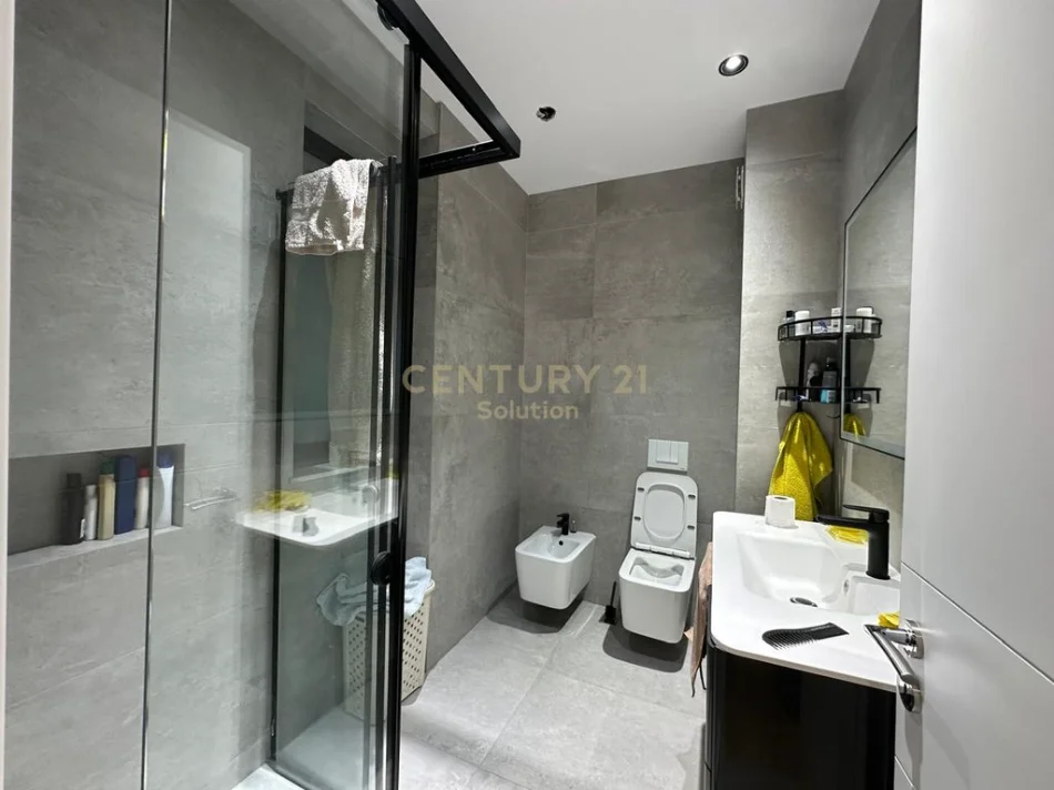 Tirane, shitet apartament 2+1+Ballkon Kati 9, 116 m² 205.000 € 