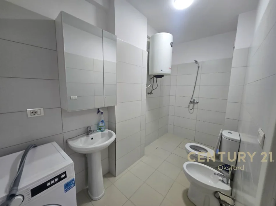 Tirane, jepet me qera apartament 2+1 Kati 3, 96 m² 650 € 