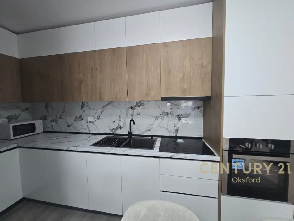 Tirane, jepet me qera apartament 2+1 Kati 3, 96 m² 650 € 