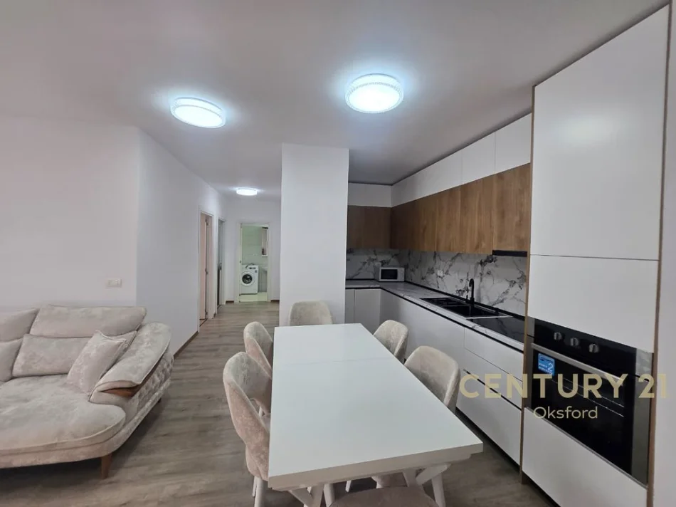 Tirane, jepet me qera apartament 2+1 Kati 3, 96 m² 650 € 