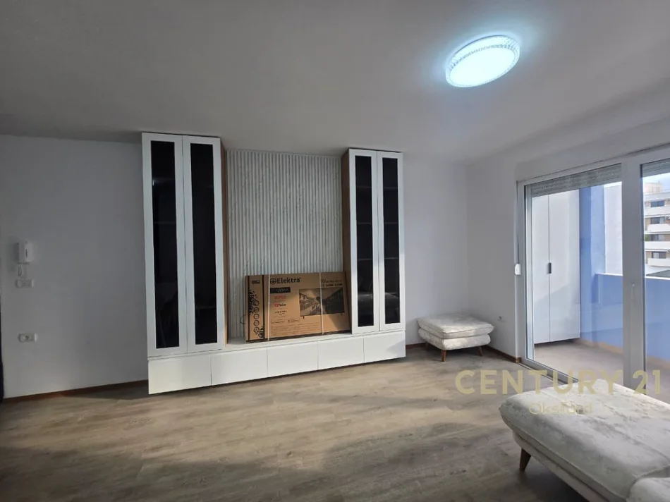 Tirane, jepet me qera apartament 2+1 Kati 3, 96 m² 650 € 