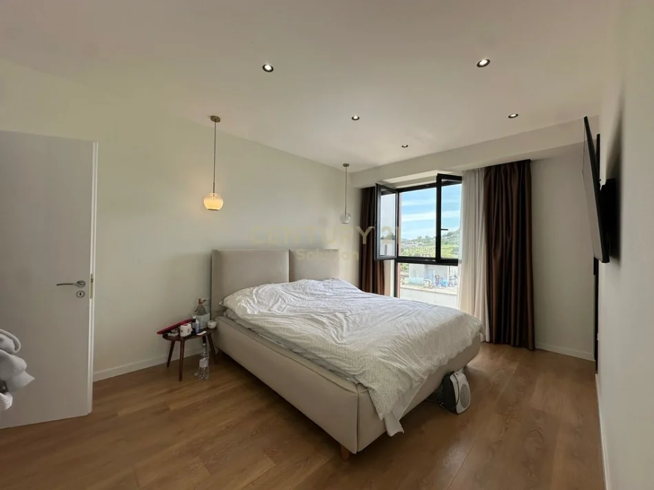 Tirane, shitet apartament 2+1+Ballkon Kati 9, 297 m² 333.000 € (astir)