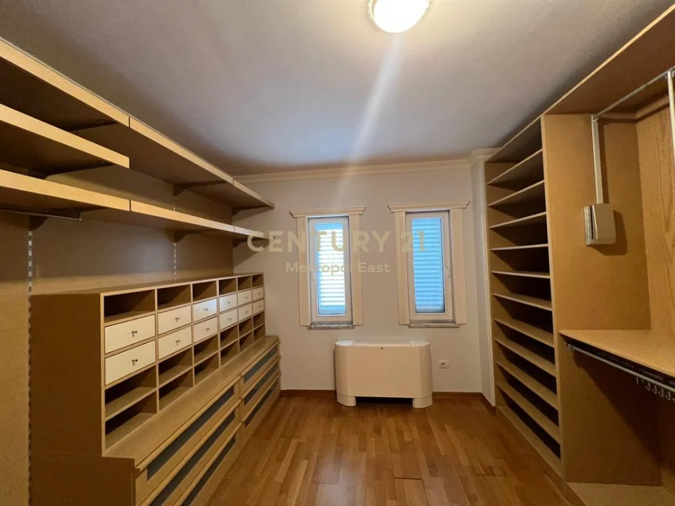 Tirane, jepet me qera apartament Vile 3 Katshe , 335 m² 3.800 € 