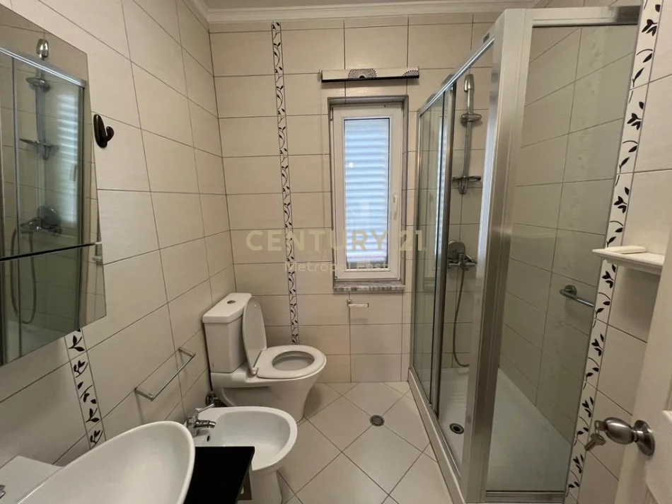 Tirane, jepet me qera apartament Vile 3 Katshe , 335 m² 3.800 € 