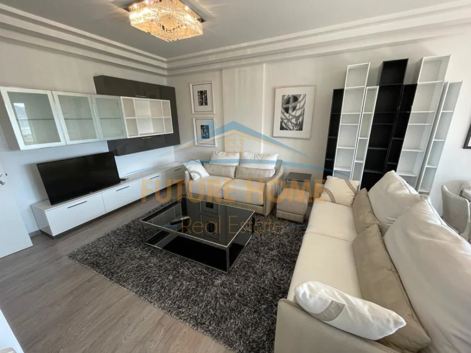 Tirane, jepet me qera apartament 3+1+Aneks+Ballkon Kati 3, 175 m² 2.000 € (LIQENI ARTIFICIAL)