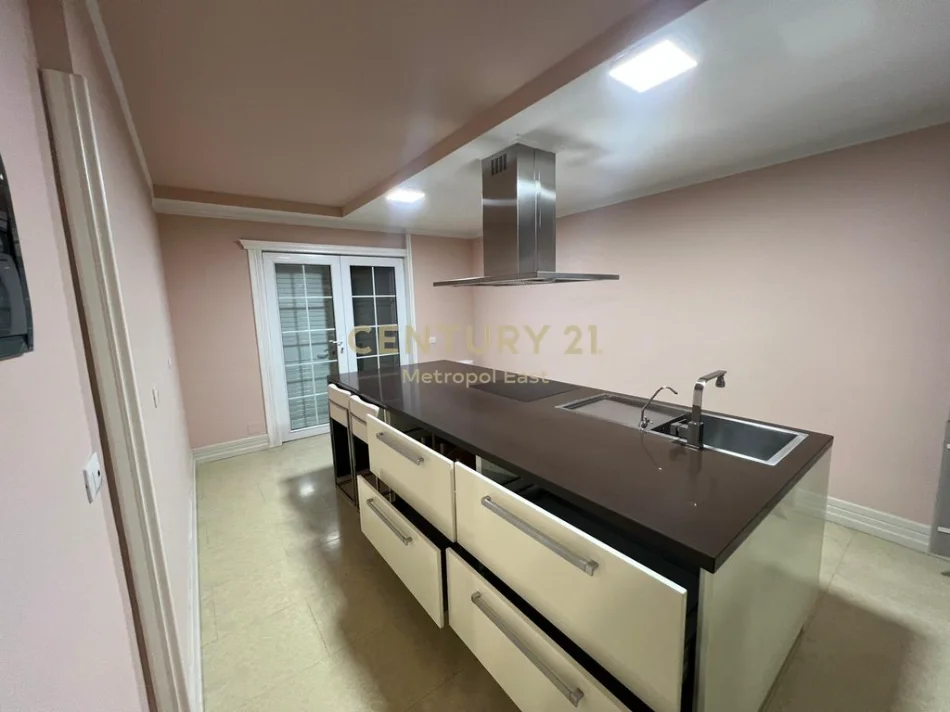 Tirane, jepet me qera apartament Vile 3 Katshe , 335 m² 3.800 € 