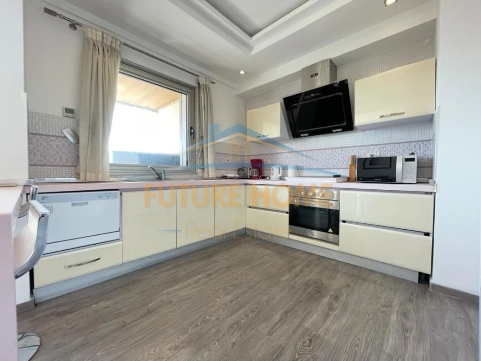 Tirane, jepet me qera apartament 3+1+Aneks+Ballkon Kati 3, 175 m² 2.000 € (LIQENI ARTIFICIAL)