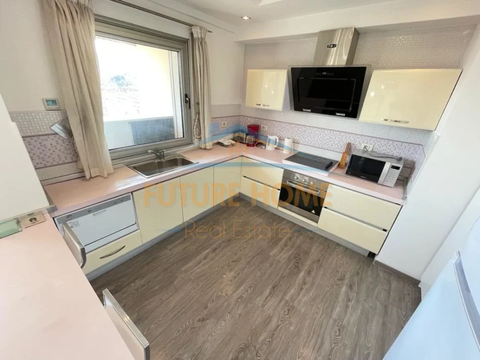 Tirane, jepet me qera apartament 3+1+Aneks+Ballkon Kati 3, 175 m² 2.000 € (LIQENI ARTIFICIAL)