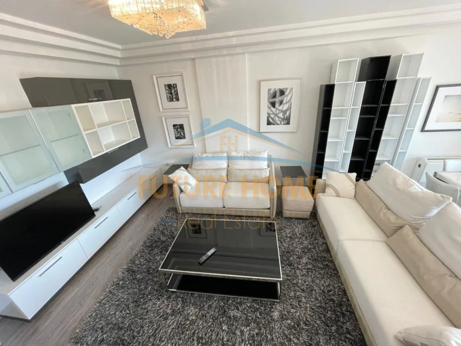 Tirane, jepet me qera apartament 3+1+Aneks+Ballkon Kati 3, 175 m² 2.000 € (LIQENI ARTIFICIAL)