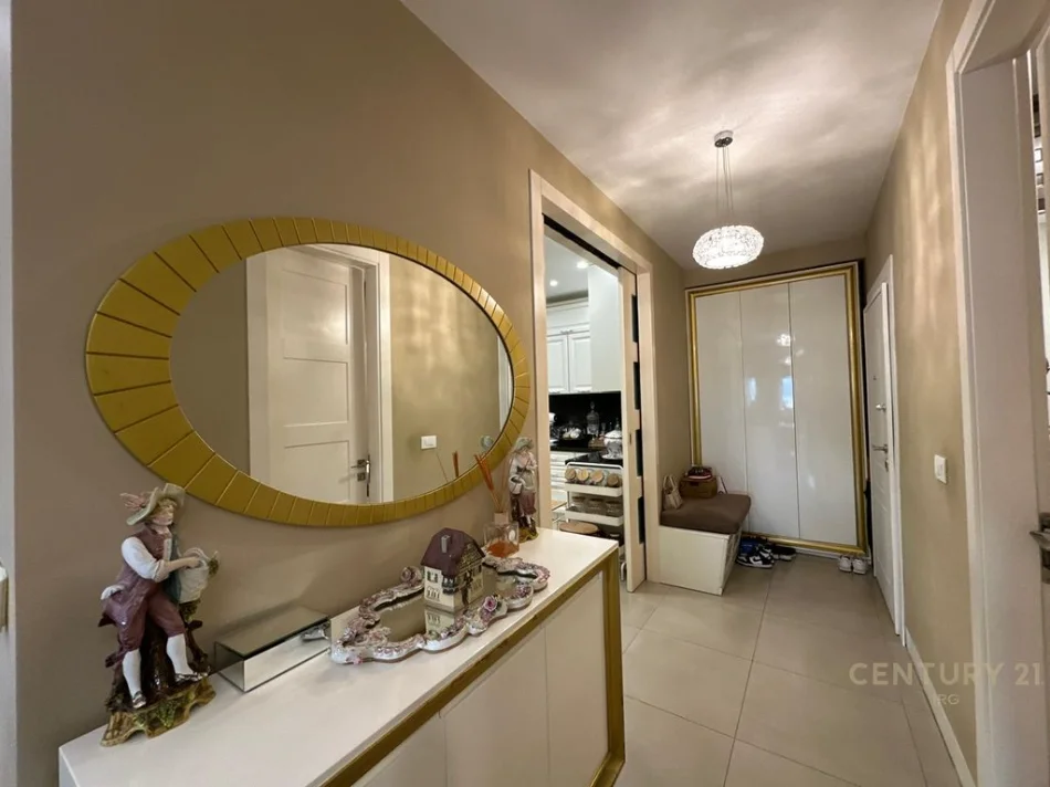 Tirane, shitet apartament 3+1+Ballkon Kati 7, 131 m² 367.000 € (komuna e parisit)