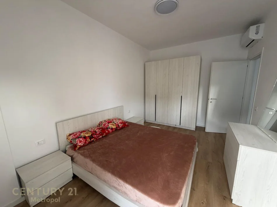 Tirane, jepet me qera apartament 2+1 Kati 2, 92 m² 700 € 