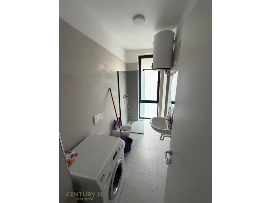 Tirane, jepet me qera apartament 2+1 Kati 2, 92 m² 700 € 