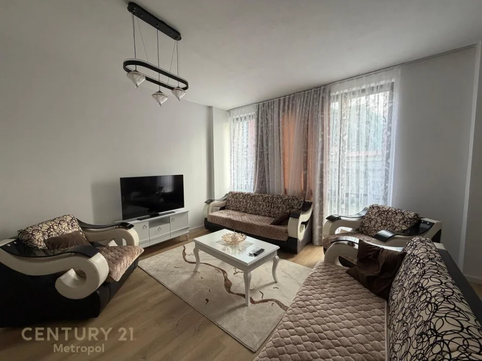 Tirane, jepet me qera apartament 2+1 Kati 2, 92 m² 700 € 