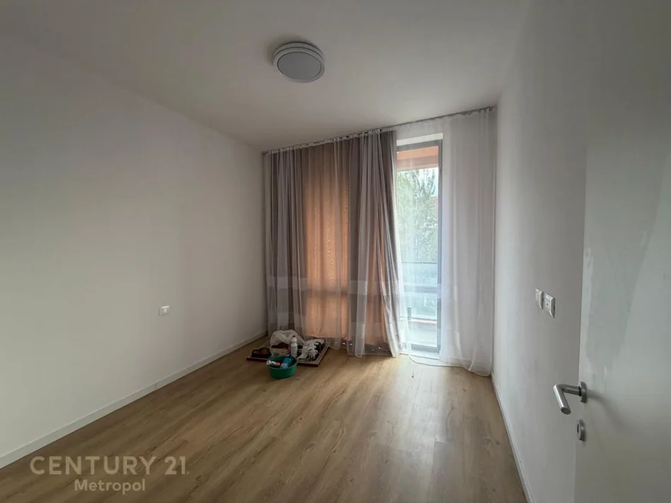 Tirane, jepet me qera apartament 2+1 Kati 2, 92 m² 700 € 
