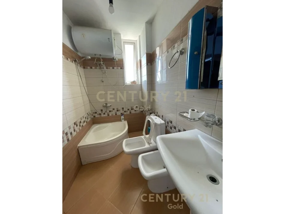 Tirane, jepet me qera apartament 3+1+Ballkon Kati 2, 110 m² 300 € 