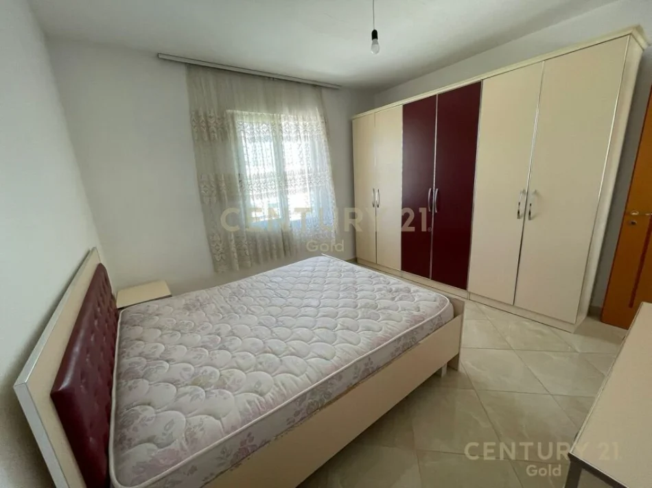 Tirane, jepet me qera apartament 3+1+Ballkon Kati 2, 110 m² 300 € 
