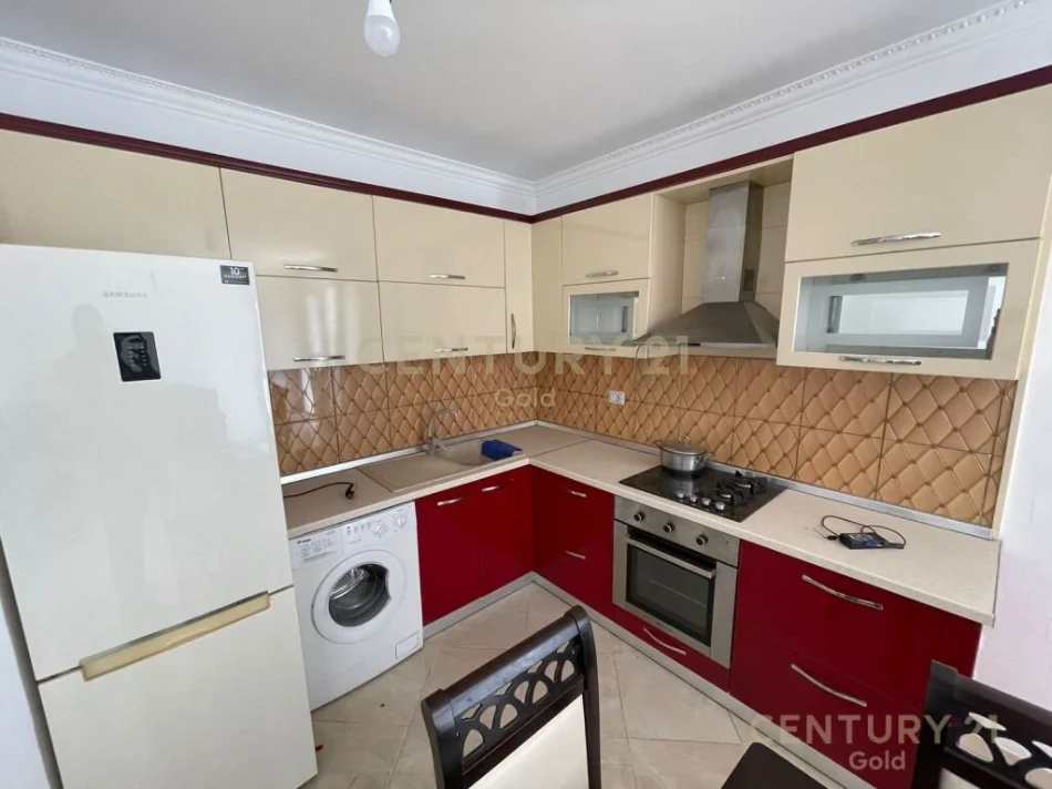 Tirane, jepet me qera apartament 3+1+Ballkon Kati 2, 110 m² 300 € 