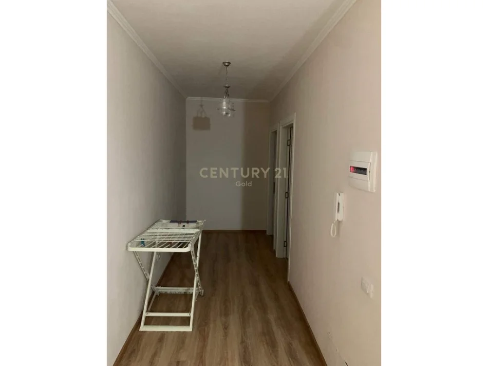 Tirane, jepet me qera apartament 2+1+Ballkon Kati 3, 113 m² 700 € 