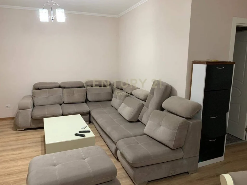 Tirane, jepet me qera apartament 2+1+Ballkon Kati 3, 113 m² 700 € 