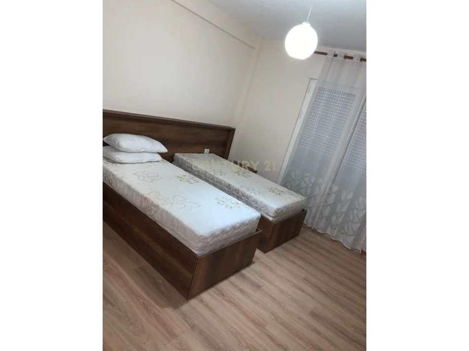 Tirane, jepet me qera apartament 2+1+Ballkon Kati 3, 113 m² 700 € 