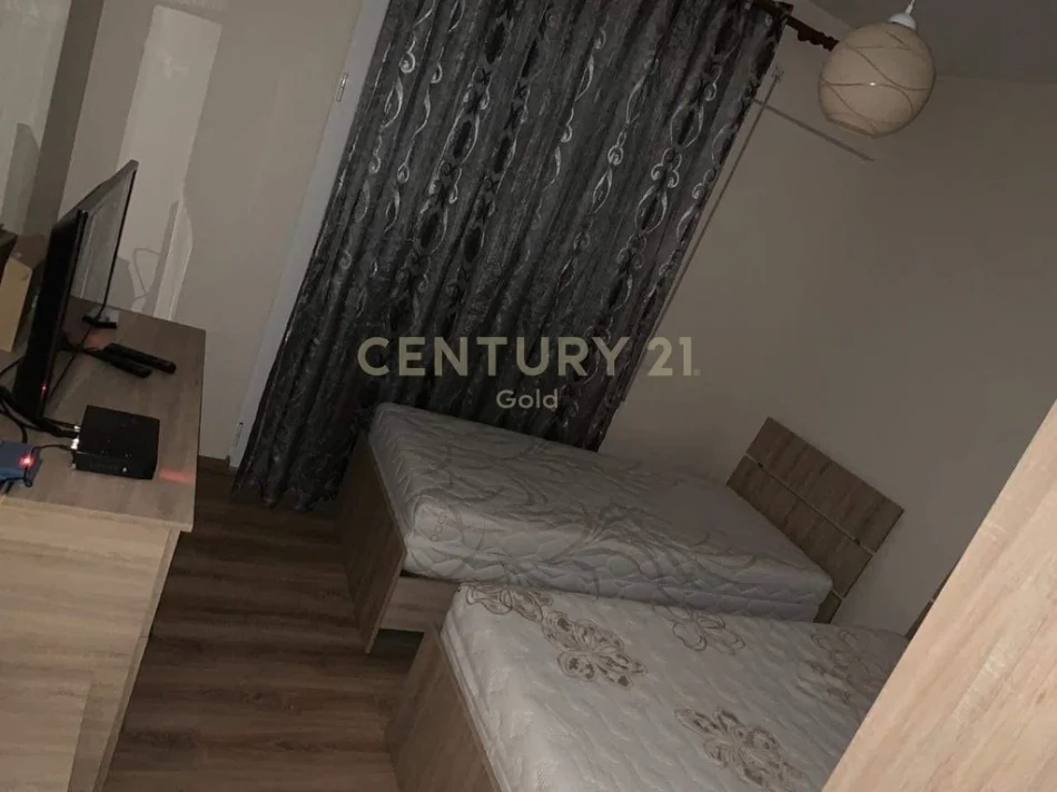 Tirane, jepet me qera apartament 2+1+Ballkon Kati 3, 113 m² 700 € 
