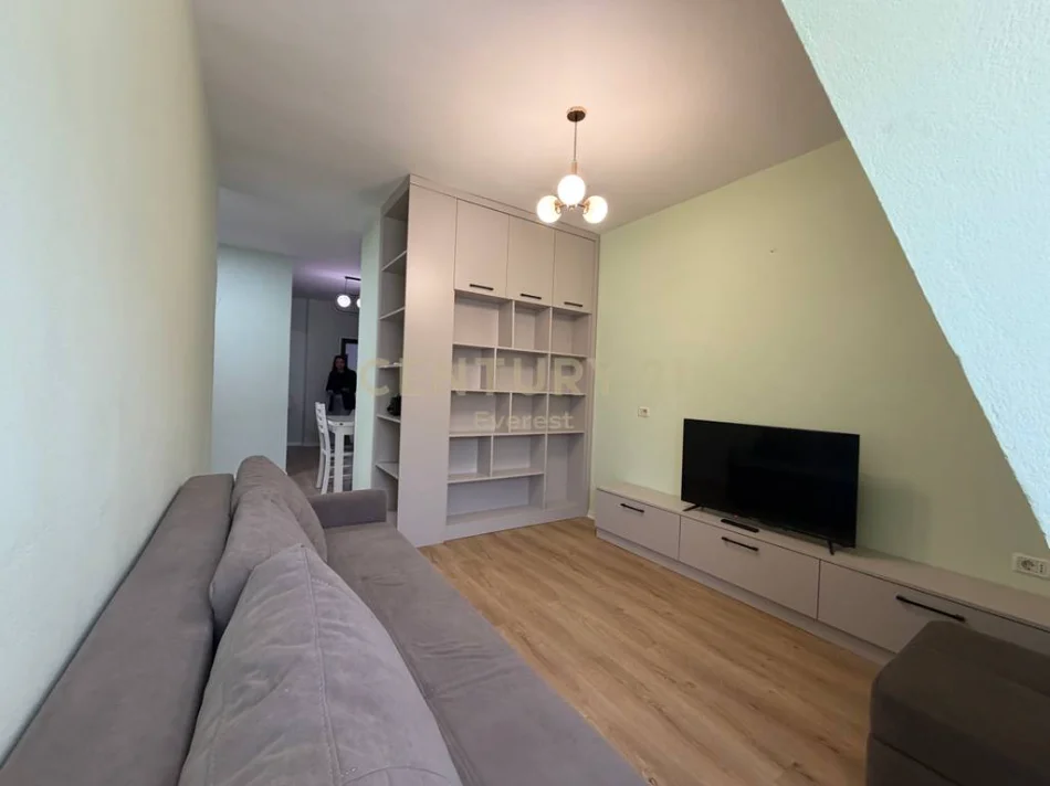 Tirane, jepet me qera apartament 2+1 Kati 4, 94 m² 550 € 