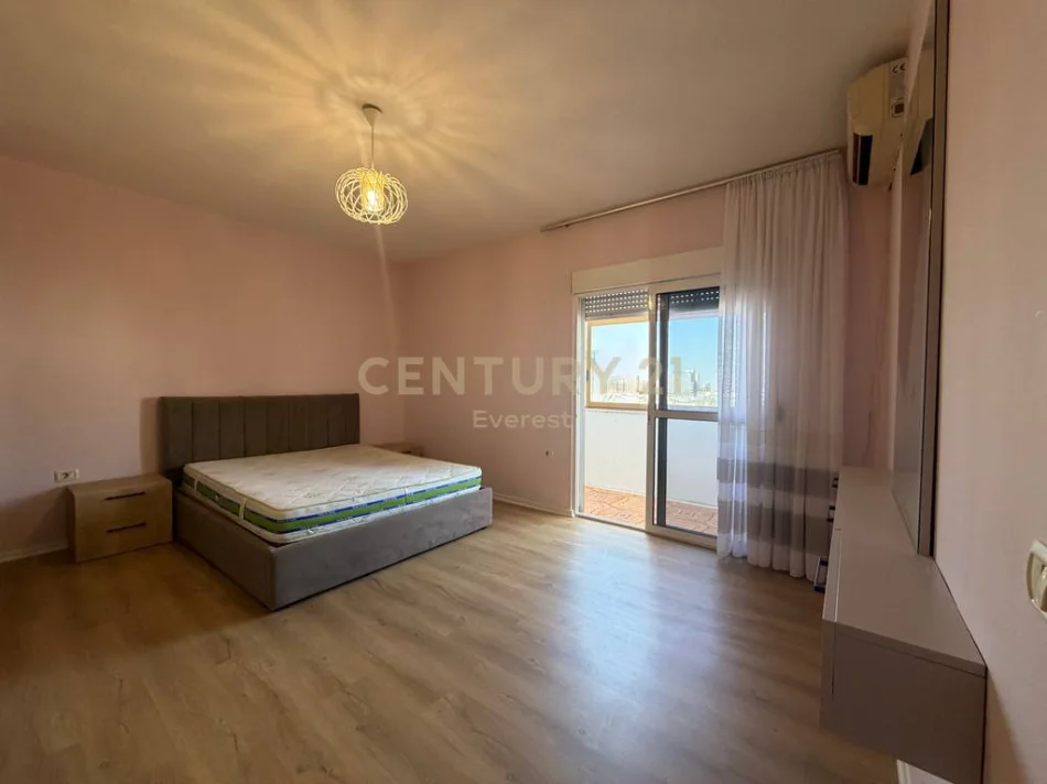 Tirane, jepet me qera apartament 2+1+Aneks+Ballkon Kati 4, 94 m² 550 € (Ish Parku)