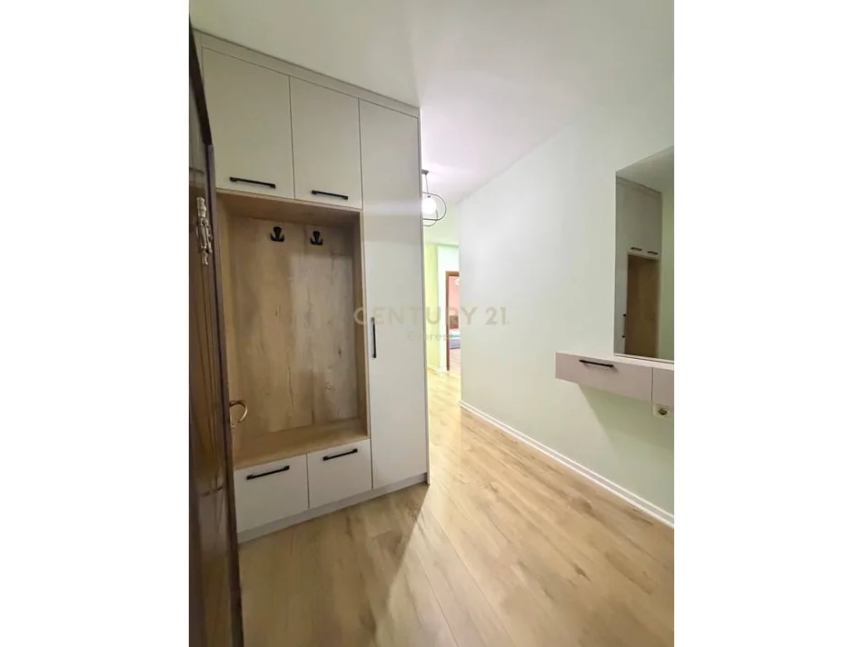 Tirane, jepet me qera apartament 2+1+Aneks+Ballkon Kati 4, 94 m² 550 € (Ish Parku)