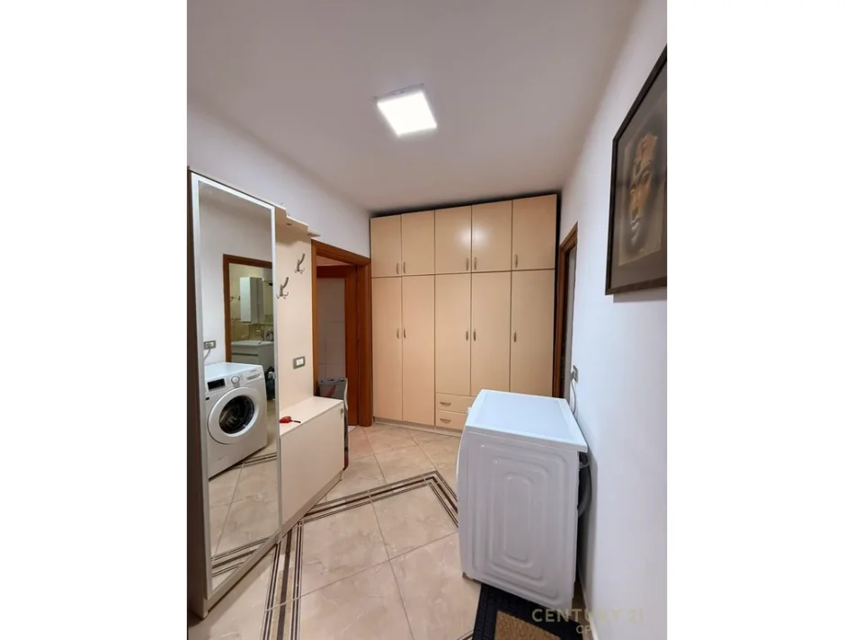 Tirane, jepet me qera apartament 1+1 Kati 2, 63 m² 550 € (ish parku muhamet gjollesha)